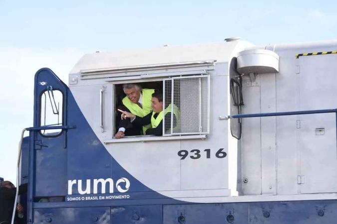 Bolsonaro visita o trem da Rumo Logística no Porto Seco Centro-Oeste(foto: Ed Alves/CB/D.A Press) Bolsonaro visita o trem da Rumo Logística no Porto Seco Centro-Oeste(foto: Ed Alves/CB/D.A Press)