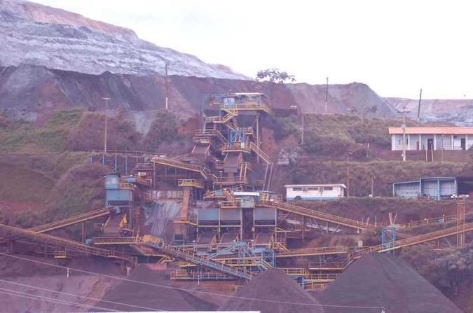 Vale estima impacto de 30 milhões de toneladas de minério de ferro na sua produção, com a paralisação da barragem Laranjeiras da Mina de Brucutu, em São Gonçalo do Rio Abaixo(foto: Marcelo Sant'Anna/EM/D.A Press) Vale estima impacto de 30 milhões de toneladas de minério de ferro na sua produção, com a paralisação da barragem Laranjeiras da Mina de Brucutu, em São Gonçalo do Rio Abaixo(foto: Marcelo Sant'Anna/EM/D.A Press)