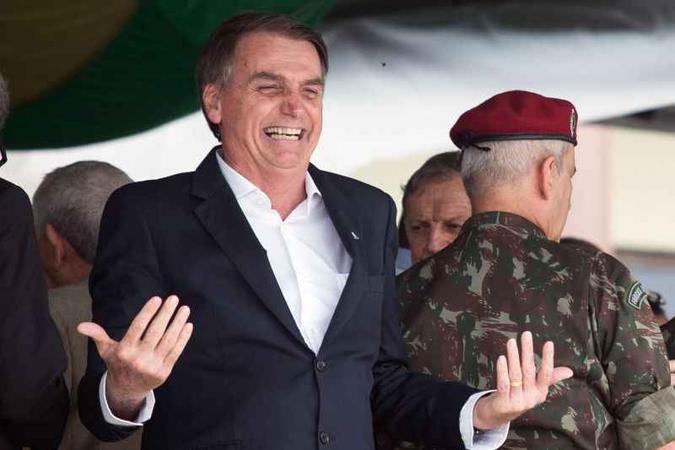 Em entrevista neste domingo, 25, Bolsonaro foi enfático ao discordar do Revalida (Exame Nacional de Revalidação de Diplomas Médicos)(foto: AFP/Fernando Souza) Em entrevista neste domingo, 25, Bolsonaro foi enfático ao discordar do Revalida (Exame Nacional de Revalidação de Diplomas Médicos)(foto: AFP/Fernando Souza)