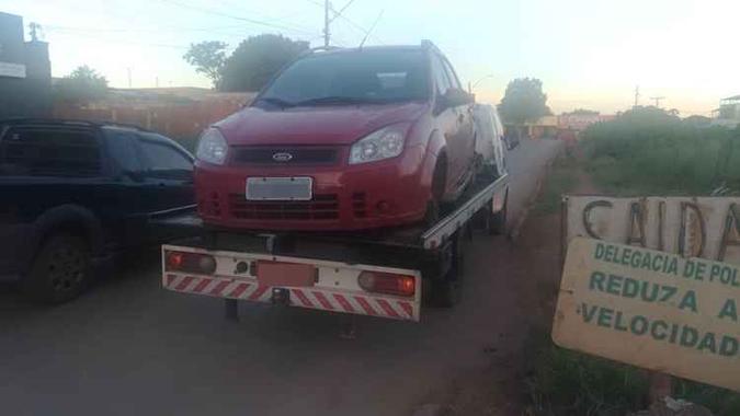 Agentes encontraram o carro da vítima na segunda-feira (8/1), no Setor de Chácaras Anhanguera, no bairro Céu Azul(foto: Divulgação/PCDF) Agentes encontraram o carro da vítima na segunda-feira (8/1), no Setor de Chácaras Anhanguera, no bairro Céu Azul(foto: Divulgação/PCDF)