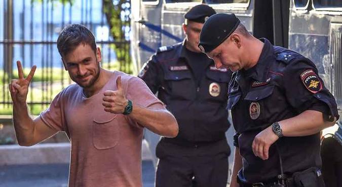 Piotr Verzilov é o fundador do site MediaZona, que informa sobre os julgamentos de ativistas dos direitos humanos(foto: AFP) Piotr Verzilov é o fundador do site MediaZona, que informa sobre os julgamentos de ativistas dos direitos humanos(foto: AFP)
