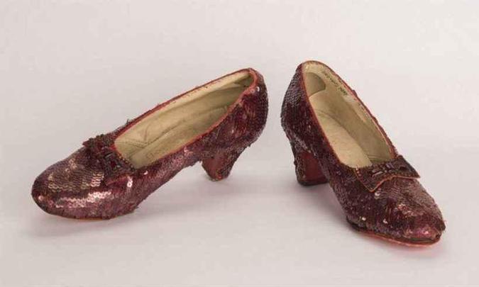 Os sapatos vermelhos usados por Dorothy em 'O Mágico de Oz' voltaram ao seu lugar de origem(foto: Reprodução/FBI) Os sapatos vermelhos usados por Dorothy em 'O Mágico de Oz' voltaram ao seu lugar de origem(foto: Reprodução/FBI)