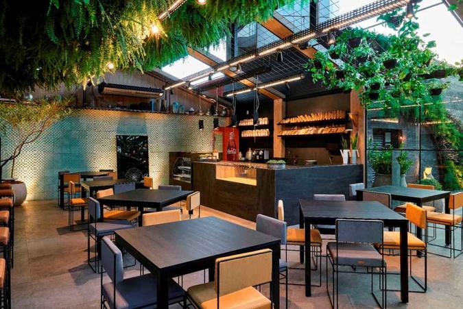O charme cosmopolita de Nova York e a interação com outros ambientes da mostra definem a Casa de Vidro. O café tem quitutes e bebidas assinadas pela Bäckerei(foto: Jomar Bragança ) O charme cosmopolita de Nova York e a interação com outros ambientes da mostra definem a Casa de Vidro. O café tem quitutes e bebidas assinadas pela Bäckerei(foto: Jomar Bragança )