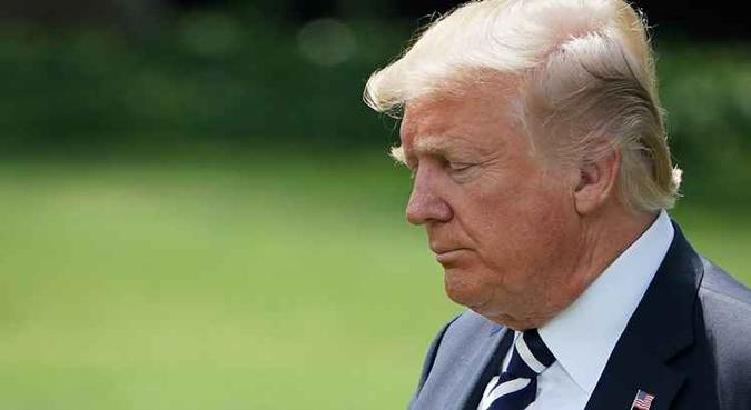 Em uma pesquisa anterior, realizada em abril, Trump contava com o apoio de 40% e sua desaprovação chegava a 56%(foto: AFP) Em uma pesquisa anterior, realizada em abril, Trump contava com o apoio de 40% e sua desaprovação chegava a 56%(foto: AFP)
