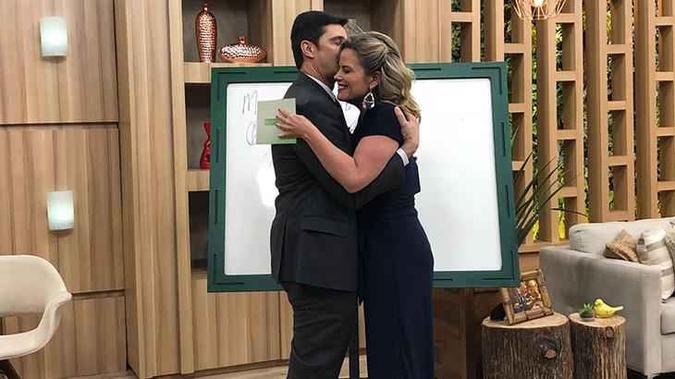 Mauro Calil e Maria Cândida se conheceram no programa e engataram o namoro(foto: Reprodução) Mauro Calil e Maria Cândida se conheceram no programa e engataram o namoro(foto: Reprodução)