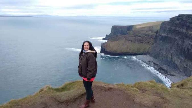Na Irlanda, Sabrina Damaceno teve problemas porque a agência de intercâmbio fechou(foto: Arquivo Pessoal) Na Irlanda, Sabrina Damaceno teve problemas porque a agência de intercâmbio fechou(foto: Arquivo Pessoal)