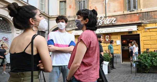 Homem &eacute; multado em mais de R$ 2 mil por abra&ccedil;ar namorada na rua