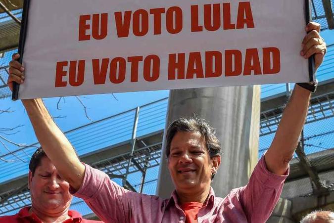 Haddad insistiu que, se eleito, não dará indulto a Lula e, questionado, respondeu que essa é sua palavra final(foto: Nelson Almeida/AFP) Haddad insistiu que, se eleito, não dará indulto a Lula e, questionado, respondeu que essa é sua palavra final(foto: Nelson Almeida/AFP)