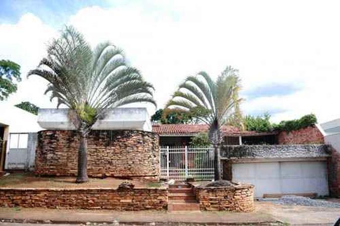 casa de 380m², em área nobre, no Lago Sul: caso os imóveis fossem vendidos, a projeção é de que valeriam R$ 50 milhões(foto: Iano Andrade/CB/D.A Press) casa de 380m², em área nobre, no Lago Sul: caso os imóveis fossem vendidos, a projeção é de que valeriam R$ 50 milhões(foto: Iano Andrade/CB/D.A Press)