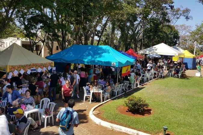 Cerca de 500 pessoas participaram da feira em 2018(foto: Divulgação / Comitê de Damas Chilenas e Amigos do Chile) Cerca de 500 pessoas participaram da feira em 2018(foto: Divulgação / Comitê de Damas Chilenas e Amigos do Chile)