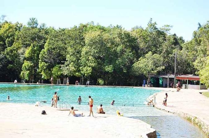 Piscina da Água Mineral é uma das alternativas para os estudantes de férias(foto: Facebook/Reprodução) Piscina da Água Mineral é uma das alternativas para os estudantes de férias(foto: Facebook/Reprodução)