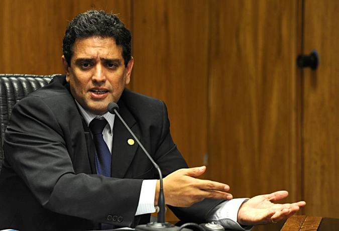 Para Rolim, que participará de seminário no Correio, normas do país destoam do que se faz no resto do mundo (foto: Marcello Casal Jr./ABr ) Para Rolim, que participará de seminário no Correio, normas do país destoam do que se faz no resto do mundo (foto: Marcello Casal Jr./ABr )