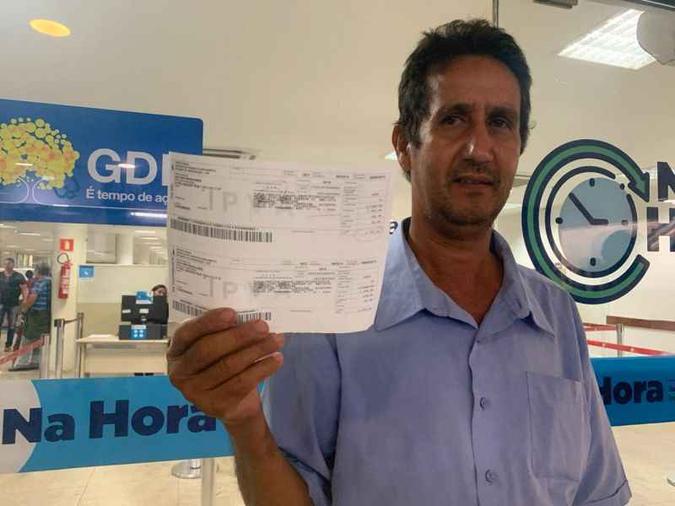 O soldador João deve o IPVA do ano passado: tentativa de negociação com o governo para pagar o tributo(foto: Ana Clara Avendano/Esp. CB/D.A Press) O soldador João deve o IPVA do ano passado: tentativa de negociação com o governo para pagar o tributo(foto: Ana Clara Avendano/Esp. CB/D.A Press)