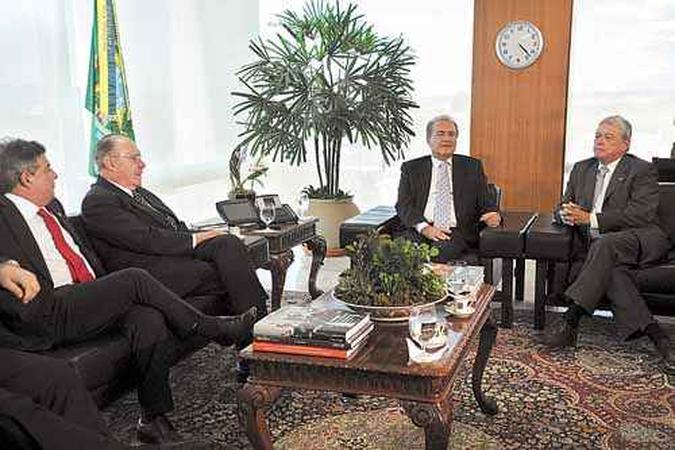 Renan: cargo assumido pelas ausências de Dilma, Temer e Henrique Alves(foto: Jose Cruz /Agência Brasil) Renan: cargo assumido pelas ausências de Dilma, Temer e Henrique Alves(foto: Jose Cruz /Agência Brasil)