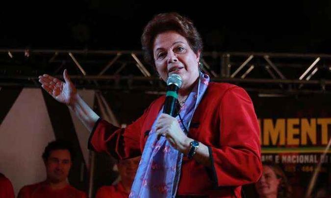 Dilma participou do lançamento nacional da candidatura da presidente do PT Gleisi Hoffman à reeleição(foto: Estado de Minas) Dilma participou do lançamento nacional da candidatura da presidente do PT Gleisi Hoffman à reeleição(foto: Estado de Minas)