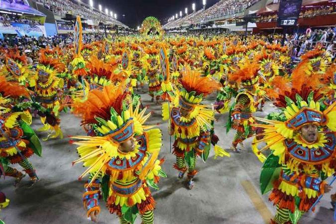 Na primeira noite de desfile, 16 pessoas, com quadros mais graves, foram transferidas para hospitais (foto: Pinterest/CB/Reprodução/D.A Press) Na primeira noite de desfile, 16 pessoas, com quadros mais graves, foram transferidas para hospitais (foto: Pinterest/CB/Reprodução/D.A Press)