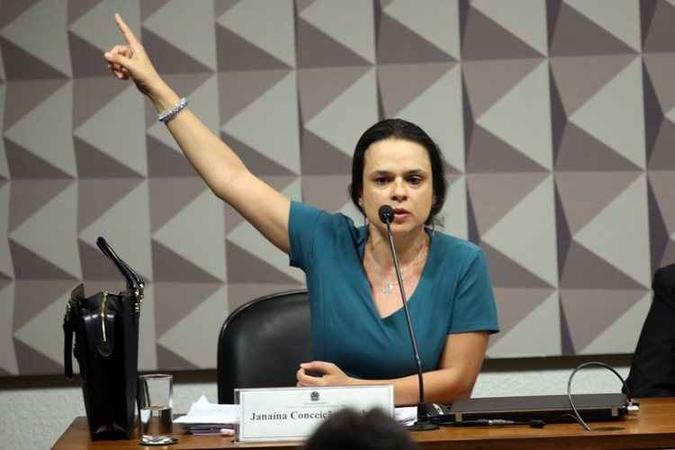 Janaína Paschoal, um dos autores do pedido de afastamento da presidenta Dilma Rousseff, na Comissão Especial do Impeachment no Senado (foto: Fabio Rodrigues Pozzebom/Agência Brasil) Janaína Paschoal, um dos autores do pedido de afastamento da presidenta Dilma Rousseff, na Comissão Especial do Impeachment no Senado (foto: Fabio Rodrigues Pozzebom/Agência Brasil)