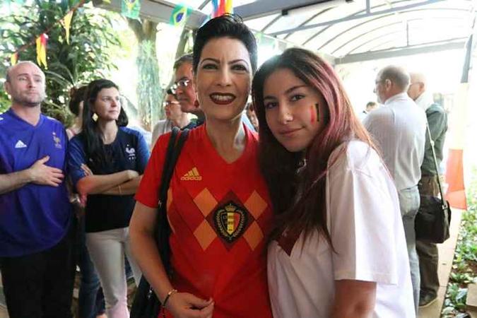 Cherine Touma, Embaixatriz da Bélgica, aposta que o resultado do placar terminará em 1 x 0 para a seleção belga. A filha dela, Caline Joumaa, acredita no 3 x 1(foto: Arthur Menescal/Esp. CB/D.A Press) Cherine Touma, Embaixatriz da Bélgica, aposta que o resultado do placar terminará em 1 x 0 para a seleção belga. A filha dela, Caline Joumaa, acredita no 3 x 1(foto: Arthur Menescal/Esp. CB/D.A Press)