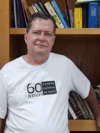 Para Henrique Autran, a música sertaneja de raiz não pode ser considerada Para Henrique Autran, a música sertaneja de raiz não pode ser considerada