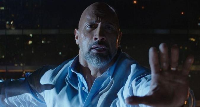 Cena do filme Arranha-Céu: Coragem Sem Limite com The Rock(foto: Seven Bucks Productions/Divulgação) Cena do filme Arranha-Céu: Coragem Sem Limite com The Rock(foto: Seven Bucks Productions/Divulgação)